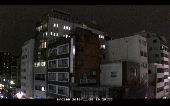 夜間の映像